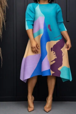 Graphic Print Modern Round Neck Midi Dress