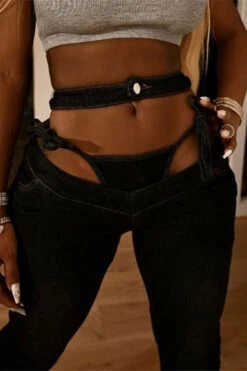 Patchwork Striking Strappy High Waist Cutout Jeans -Clothing Outlet Store H21011303 4 872d883d e0f8 490e 8d31 1c8b80e50421