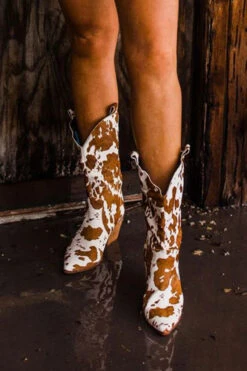 Cow Print On-trend Pointed Toe Boots 13 Cow Print On-trend Pointed Toe Boots -Clothing Outlet Store H22100958 BR 3